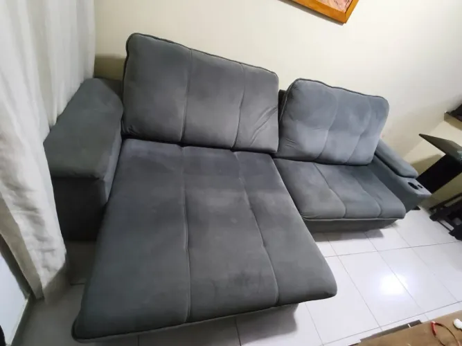 Sofá em veludo semi novo