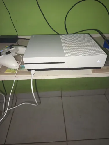 Xbox one 1 tera com um controle