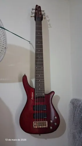 Baixo elétrico Strinberg 6 cordas vermelho 