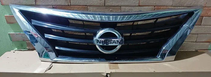 Grade frontal Nissan Versa 2015/16/17/18