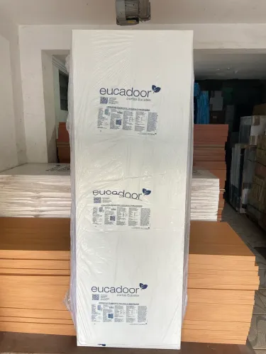 Liquidação! Porta Lisa Branca 203x70