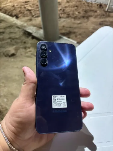 Vende-se esse celular no valor de 600 reais valor negociável