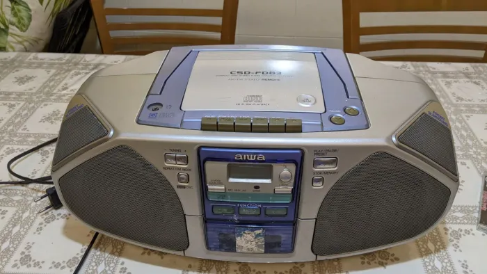 Radio Aiwa antigo - funciona cd