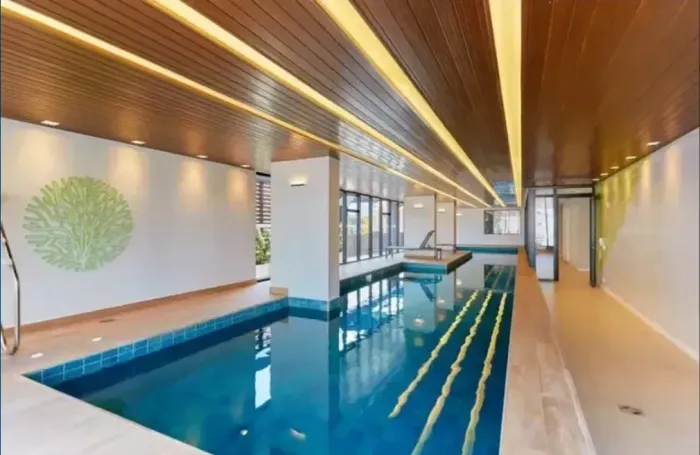 Apartamento mobiliado de 30m² no Elysia, Centro. Perto da FAE. Prédio com piscina e portar