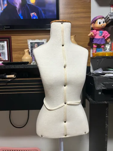 VENDE SE MANEQUIM NOVO