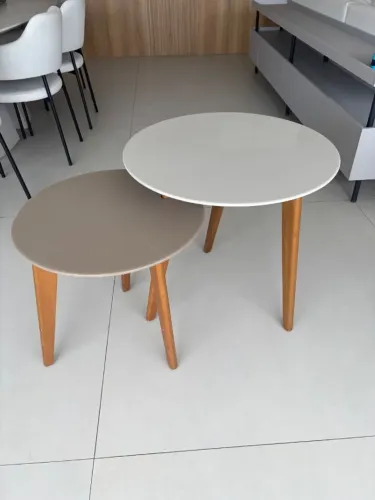 Mesas de apoio laqueadas