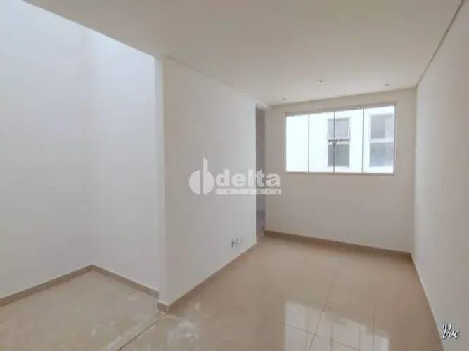 Cobertura disponível para locação e venda no bairro Nossa Senhora Aparecida em Uberlândia-