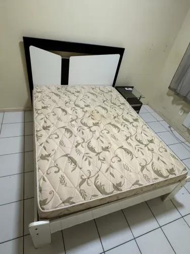 Cama de casal com colchão 