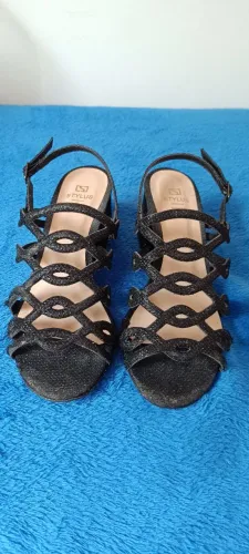 Sandália preta c brilho 34