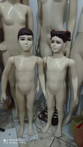 Manequins e cabide arará