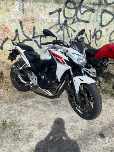 Veículo todo em dia só pegar e andar acabei de fazer revisão ta zera zera