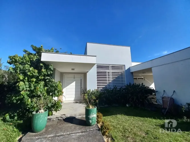 Casa em condomínio à venda!