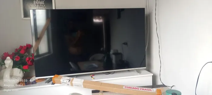 Troco ou vendo uma tv de. 55 polegadas e um LED novo motivo ela está ficando azul 