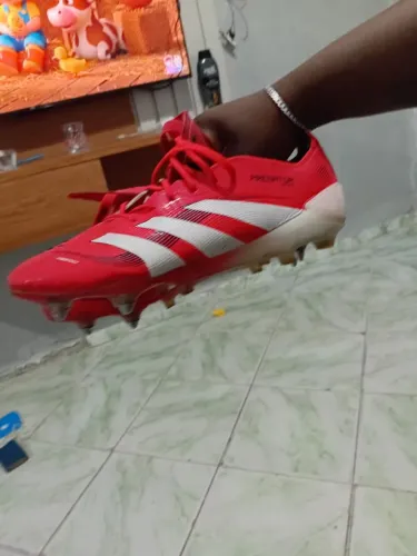 Chuteira Adidas trava mista
