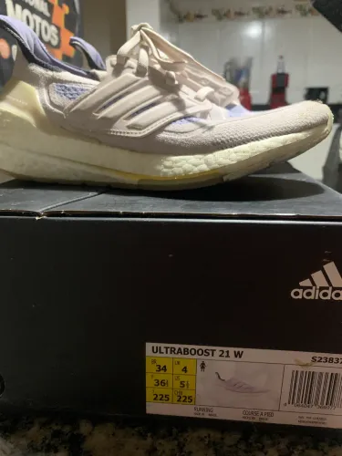 Tênis Ultraboost 21W