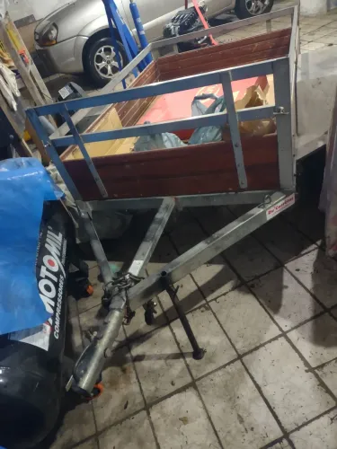 Carretinha reboque emplacada ano 2021
