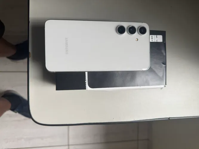 Samsung S24 FE Menos de 1 ano de uso novíssimo