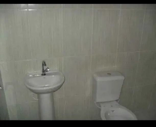 Quarto e banheiro bairro santa cruz BH