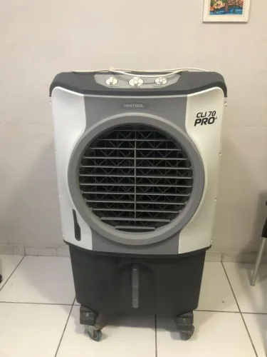 Vendo climatizador cli70 litros, econômico e esfria bem.