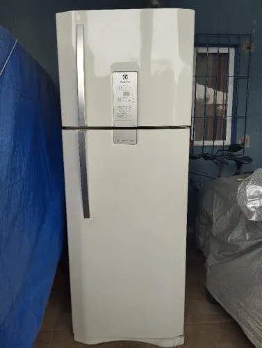 Refrigerador Electrolux Frost Free DFN52