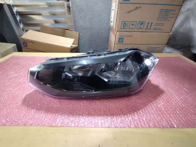 Farol polo virtus Máscara Negra esquerdo 2018 2022 original usado orelha restaurada CD 395
