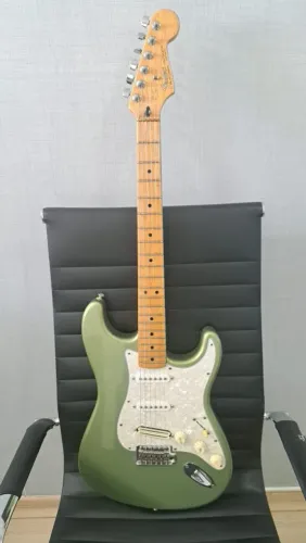Guitarra Fender Stratocaster MIM (México) - HSS | Braço Maple Figurado