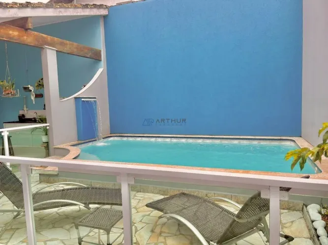 Casa à venda em Praia Grande com 3 suítes, 4 vagas e piscina com área gourmet