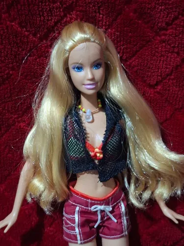 Barbie usando look original cali girl+1 boneco kem mattel