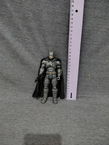 Boneco Batman Armored DC Mattel