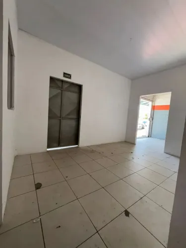 Imóvel para aluguel possui 290 metros quadrados em São Jorge - Maceió - AL