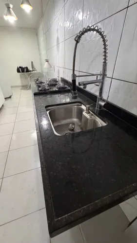 Bancada de Mármore de Cozinha 2m Completa com Cooktop Mondial e Torneira