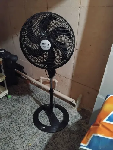 Ventilador mundial de pé