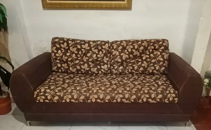 Sofá 2/3 Lugares Marrom Florido - Muito Confortável (Desapego)