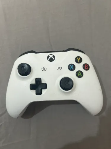 Vende-se controle de xbox one seminovo