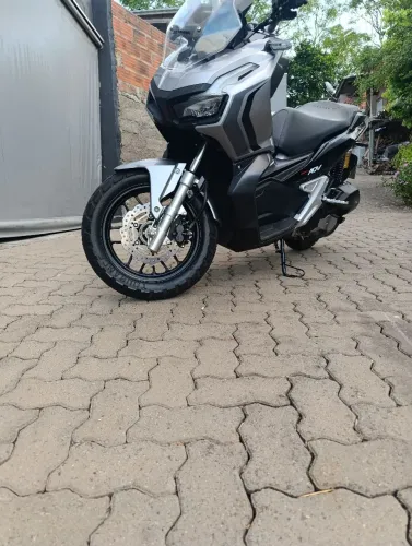 Moto de garagem