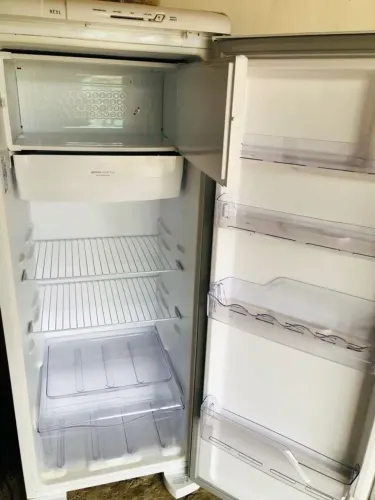 Doação de geladeira em ótimo estado