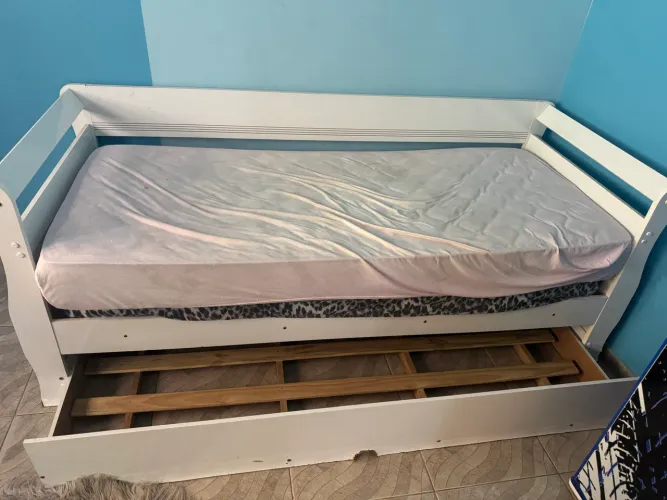 Vendo cama solteiro (Bicama) em ótimo estado 