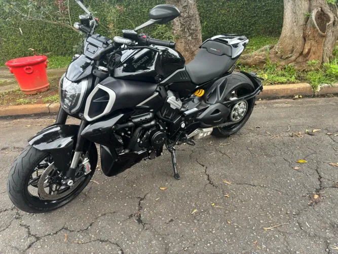 Ducati Diavel V4 1158 2024