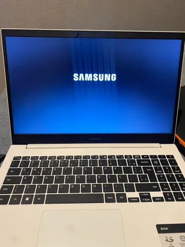 Notebook Samsung Book Intel Core i5 11ª Geração, 8GB RAM, SSD, Tela Full HD