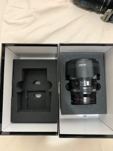 Lente Viltrox 75mm 1.2 para Sony E-mount