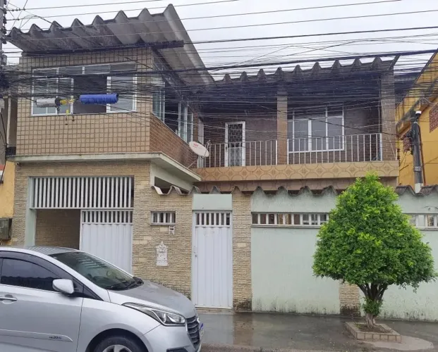 Casa Frente Rua 4 Quartos (2 Suítes), Terraço e 2 Vagas + Casa de 1 Quarto Centro Ac Carta