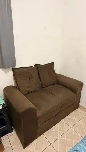 Sofá de dois lugares