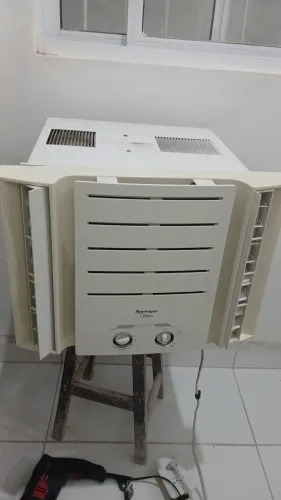 Ar condicionador ar de janela marca MIDEA SPRINGER CARRIER 7500 B