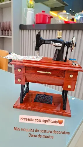 Mini máquina de costura para presente