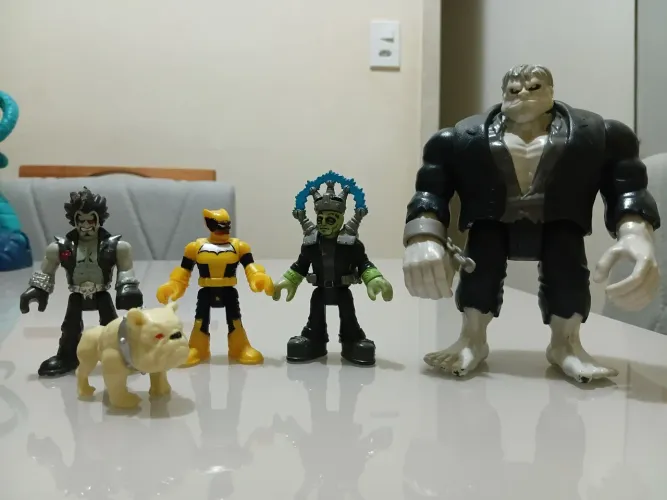 Lote imaginext com 5 bonecos