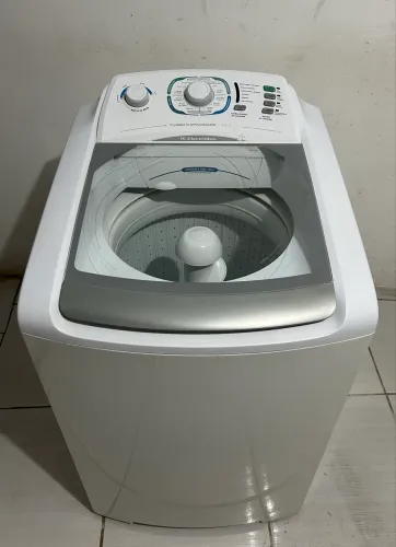Máquina de lavar roupas Electrolux 10 kilos turbo