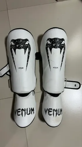 Caneleira Muay Thai - VENUM - Usada