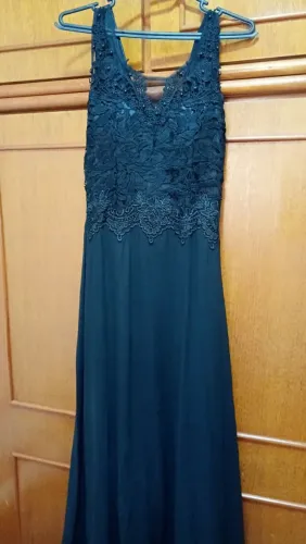 Vendo um vestido preto,usado uma vez 60,00
