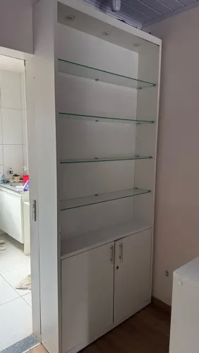 Vende-se prateleira