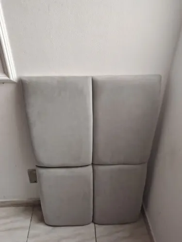Espelho de cama de solteiro cinza claro 